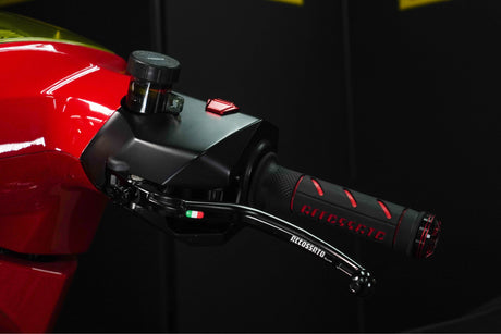 Accessori Accossato compatibili con Vespa e scooter: stile italiano e qualità racing