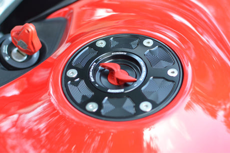 Perché scegliere un tappo serbatoio con sgancio rapido per la tua moto