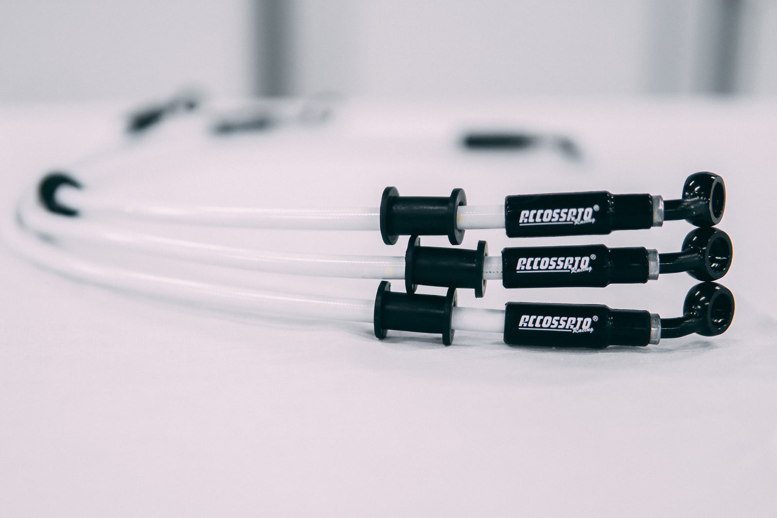 Tubi freno per moto: Perché fare l'upgrade e quali scegliere per ottenere prestazioni da gara!